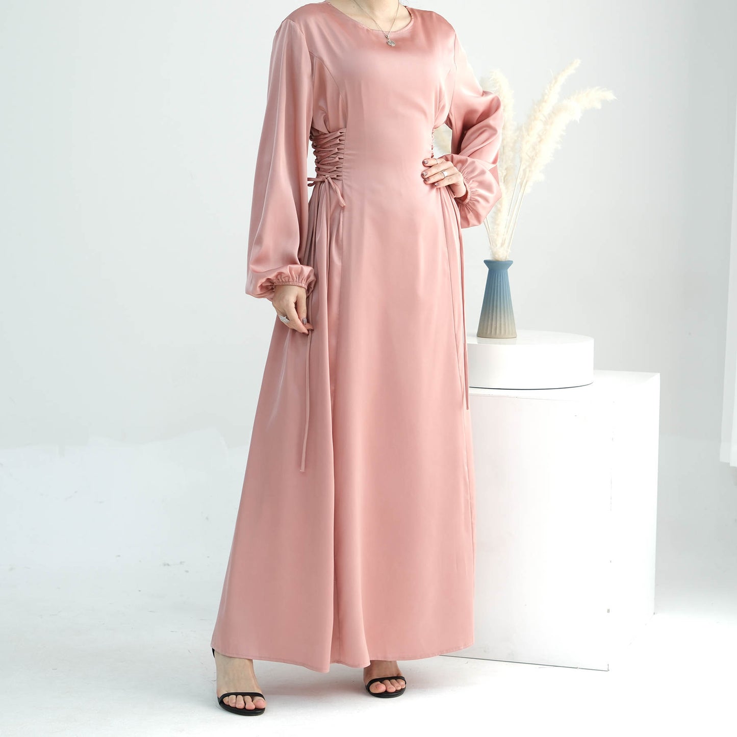 Saili lace up abaya - O'layah
